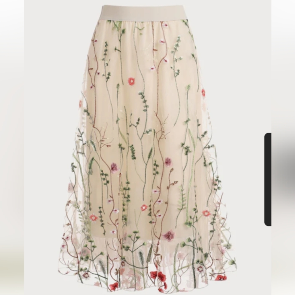 Beautiful Rihoas flower skirt